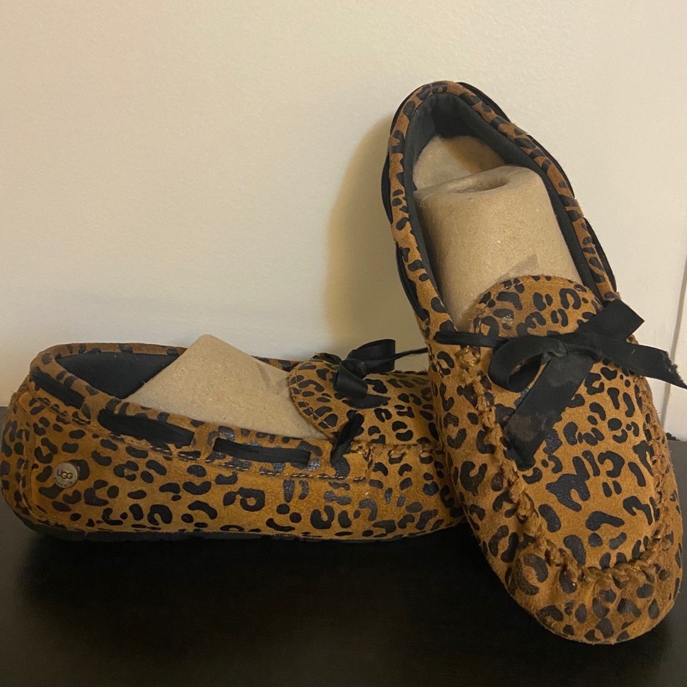 UGG Wool Lined Slipper Big Kid Size 4